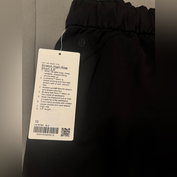 NWT Lululemon Stretch Luxtreme High-Rise Short 3.5" in Black - Picture 7 of 7